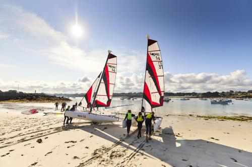 faire de la voile proche du camping